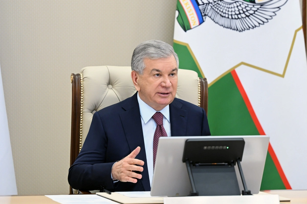 Президент давлат хизматларини «сервис давлат» модели асосида ислоҳ қилиш таклифларини кўриб чиқди
