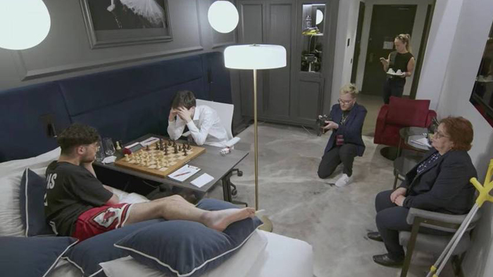 Super Chess Classic. Синдоров оёғи жароҳатланган Фирузжага қарши ўйинда ғалабани қўлдан чиқарди