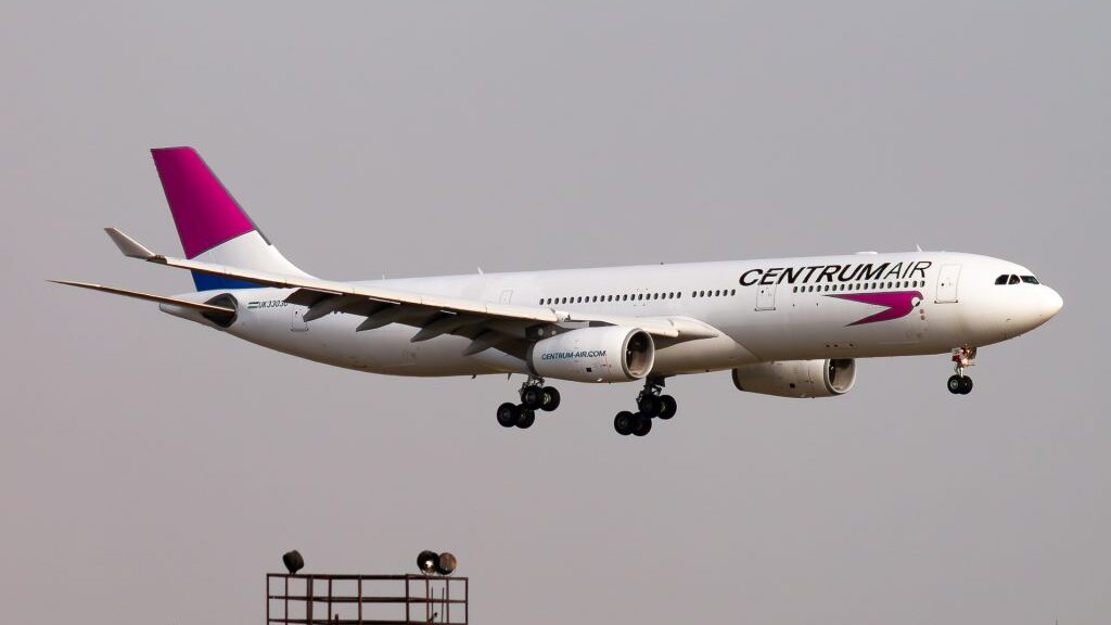 Гуанчжоуга йўл олган Centrum Air самолётига чақмоқ урилди