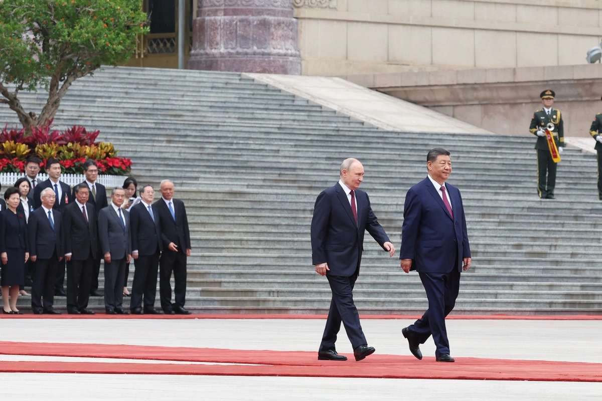 «Ҳамма билан дўстлашмаса ҳам, камида ҳамма билан савдо қилиш». Эксперт — Пекиннинг Вашингтон ва Москвага нисбатан стратегияси ҳақида