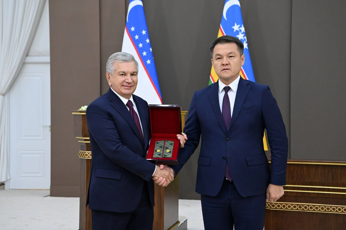 Қорақалпоғистон Жўқорғи Кенгеси раиси Аманбай Оринбаевга генерал-майор унвони берилди