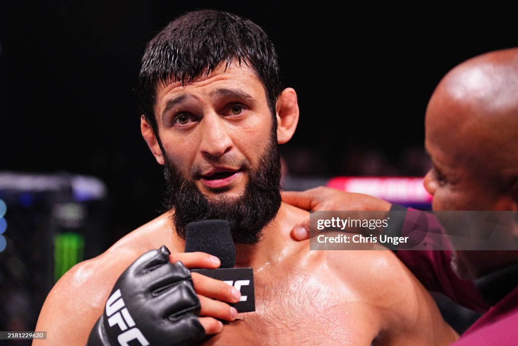UFC. Чимаев профессионал фаолиятини бошлашдан олдин нима билан шуғуллангани ҳақида гапириб берди