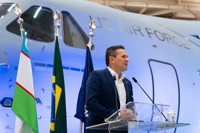 Ўзбекистон ҲҲК Embraer компаниясидан биринчи C  390 Millennium ҳарбий-транспорт самолётини қабул қилиб олди (+фото)