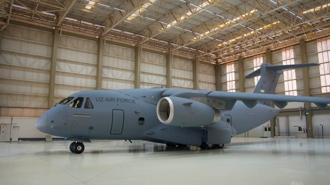 Ўзбекистон ҲҲК Embraer компаниясидан биринчи C  390 Millennium ҳарбий-транспорт самолётини қабул қилиб олди (+фото)