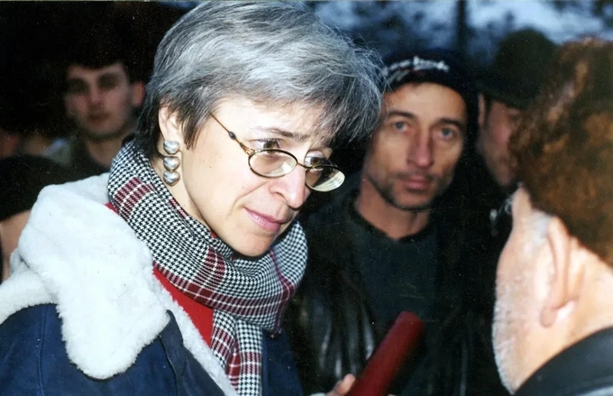 «Инсон ҳаёти арзимас нарса, токи бу шахсан сенинг бошингга тушмагунча» — Анна Политковская