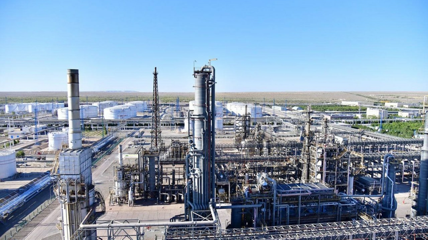 Йилига 2 млн тоннага яқин хомашёни қайта ишловчи Бухоро нефтни қайта ишлаш заводи ташкил этилганига 25 йил тўлди