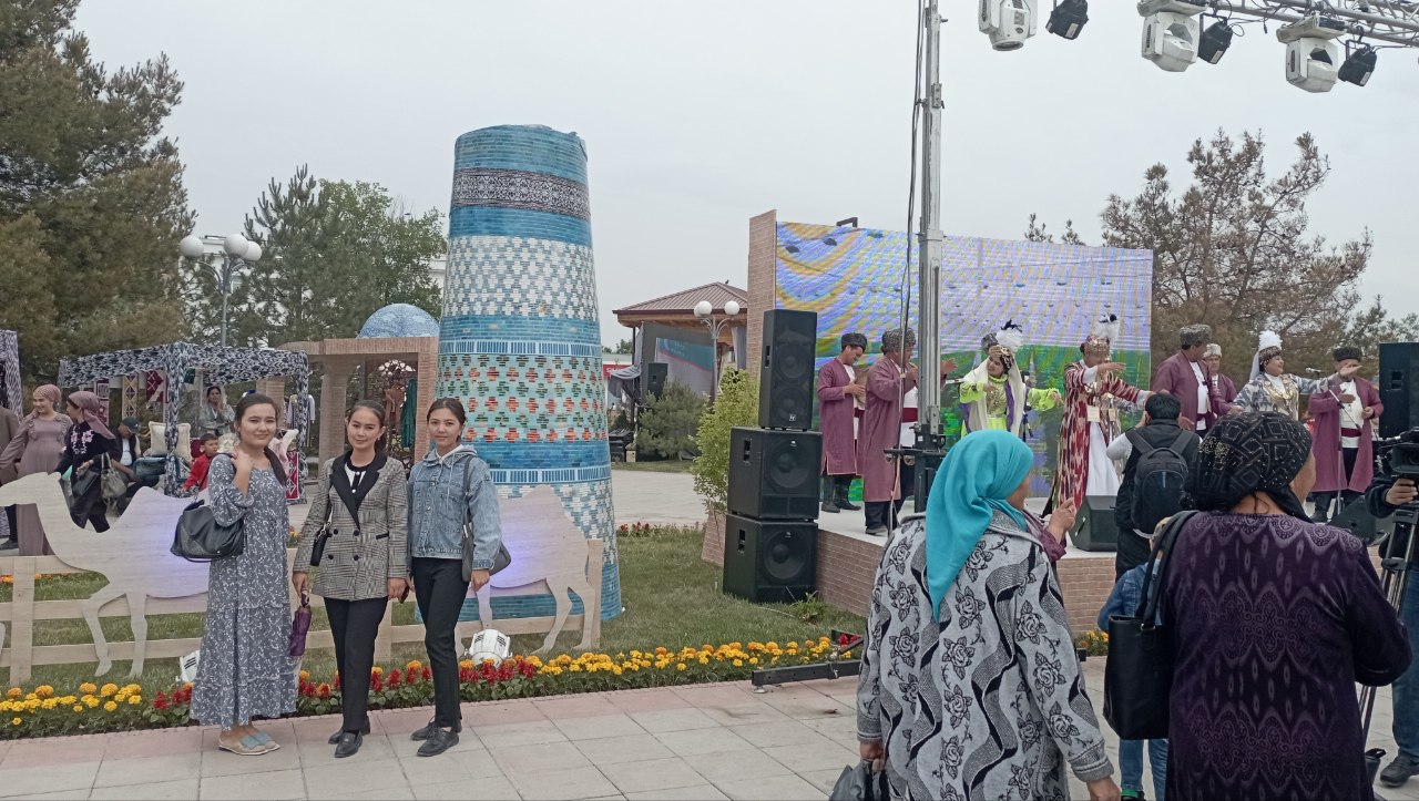Гулистон бахшиларни чорлаяпти