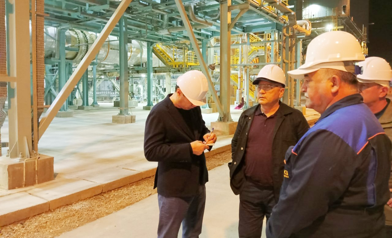 Uzbekistan GTL заводида табиий газдан ишлаб чиқарилган синтетик авиакеросиннинг биринчи партияси Бухорога жўнатилди