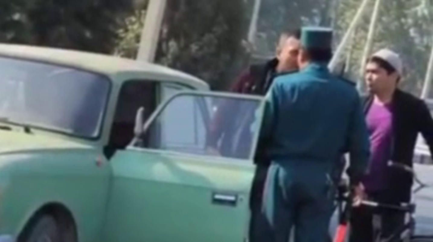 Фарғонада ҳайдовчи ЙПХ ходимини ҳақоратлаб, у билан жанжаллашди