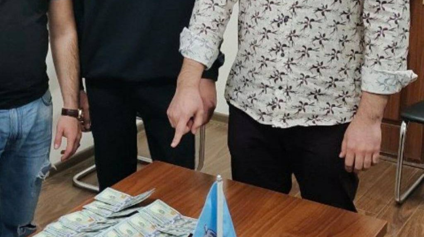 Самарқанд давлат чет тиллари институтида "замдекан" пора билан ушланди