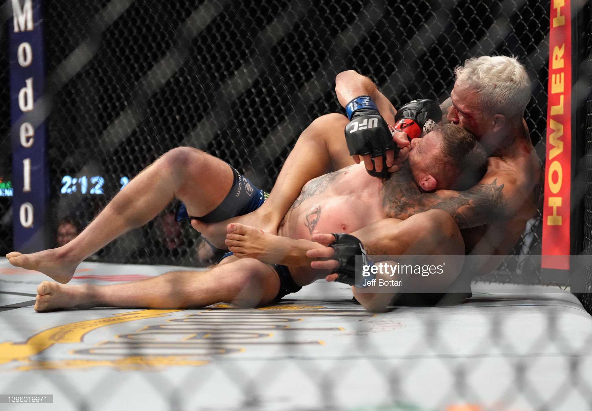 UFC 274. Оливейра Гэтжини биринчи раунддаёқ таслим қилди