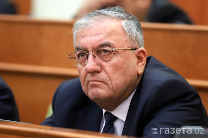 Олий суд раиси Козимжон Комилов ишдан бўшатилди