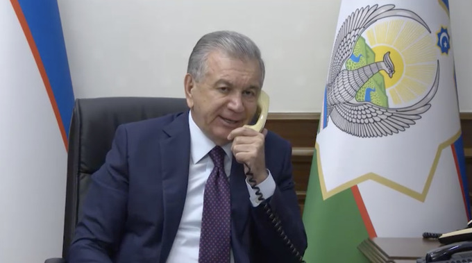 «Тарихимизда жуда катта из қолдирдингиз». Президент телефон орқали шахматчиларни Олимпиададаги ғалаба билан табриклади