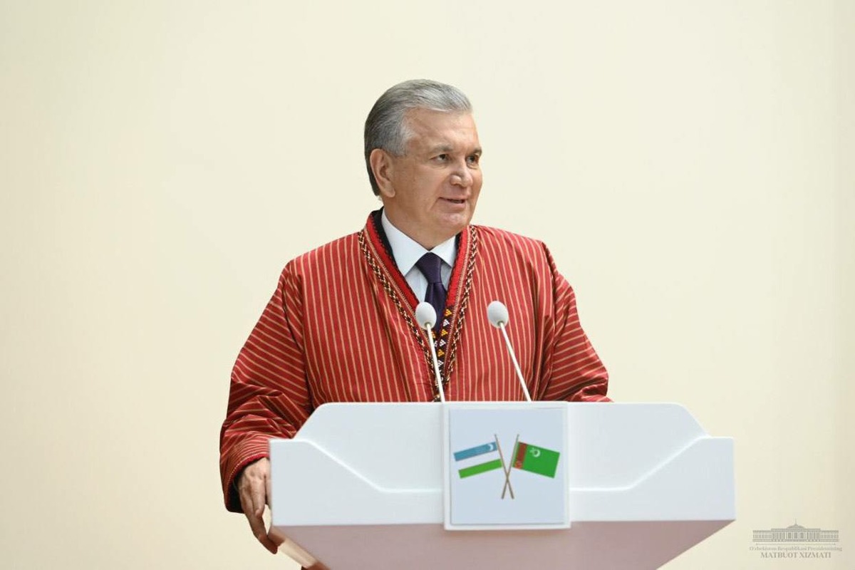 Шавкат Мирзиёевга Туркманистон давлат университетининг фахрий профессори унвони берилди