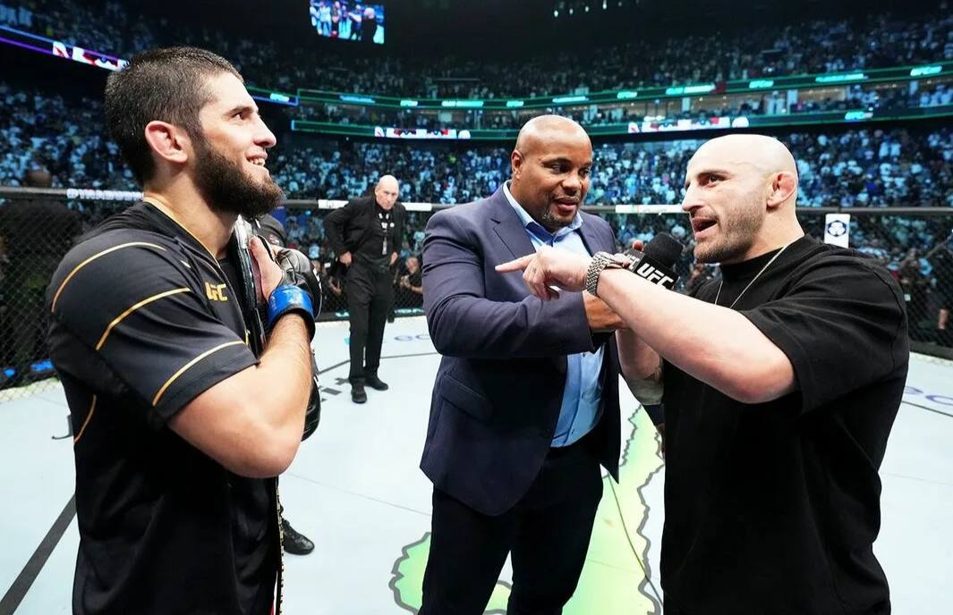 UFC'да йилнинг энг яхши жангчилари номи эълон қилинди