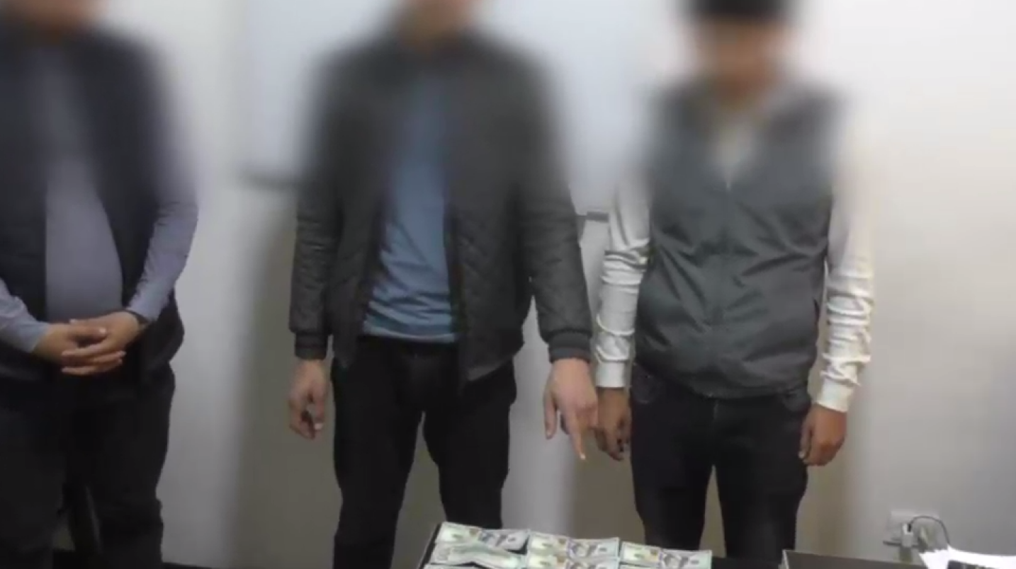 Самарқандда "ишни ҳал қилиш" учун пора талаб қилган сохта ИИВ ходими ушланди