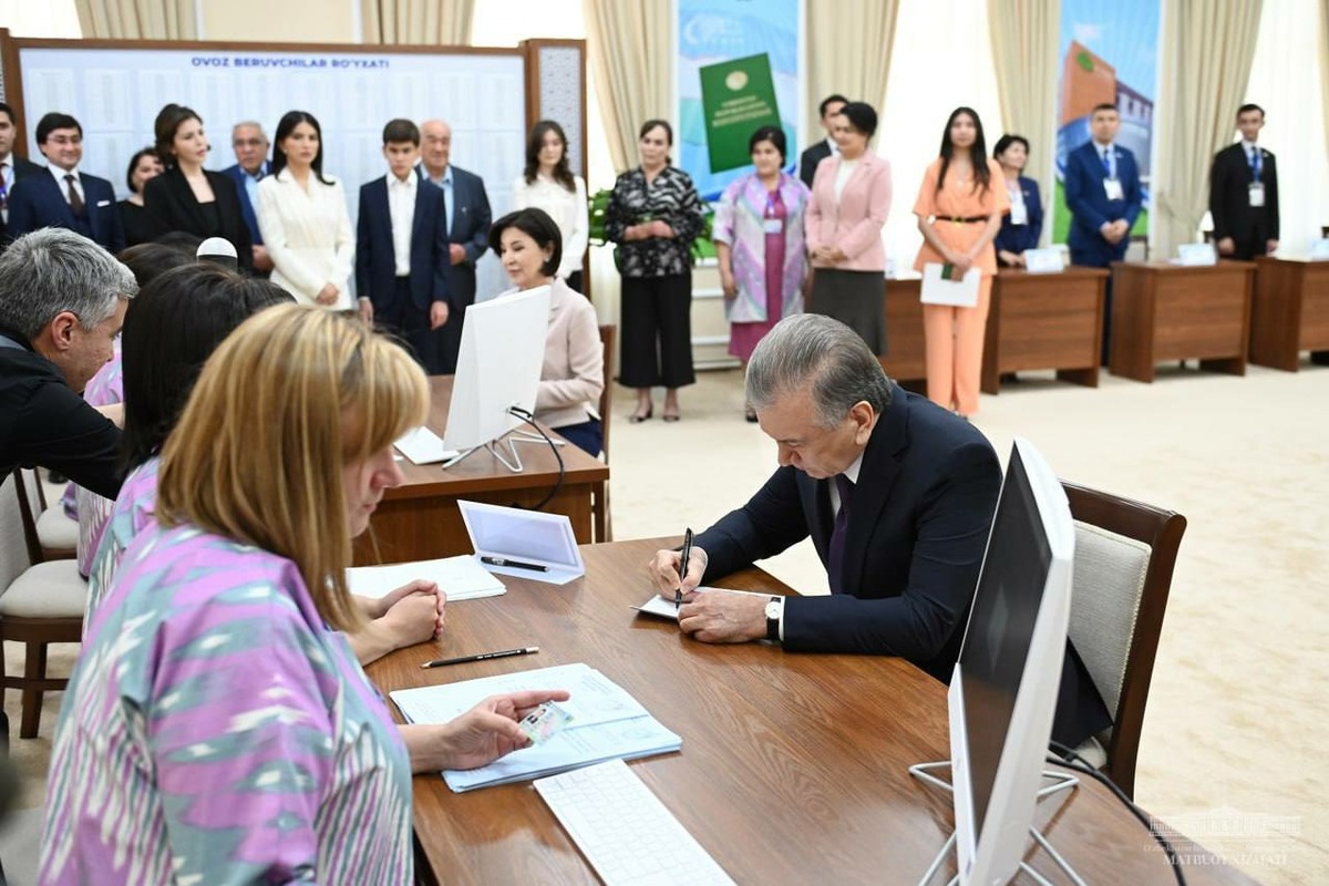 Шавкат Мирзиёев референдумда овоз берди