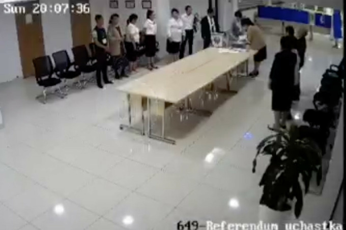 МСК референдум урнасига кўплаб қоғозлар қўшилгани акс этган видеога изоҳ берди