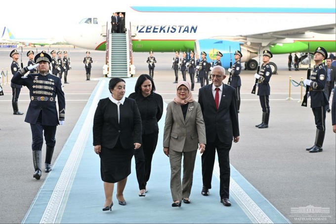 Сингапур президенти Uzbekistan Airways доимий рейси билан Тошкентга келди