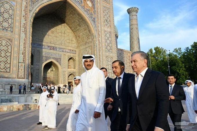 Фото: Қатар амири ва Ўзбекистон президенти Самарқанд бўйлаб сайр қилди
