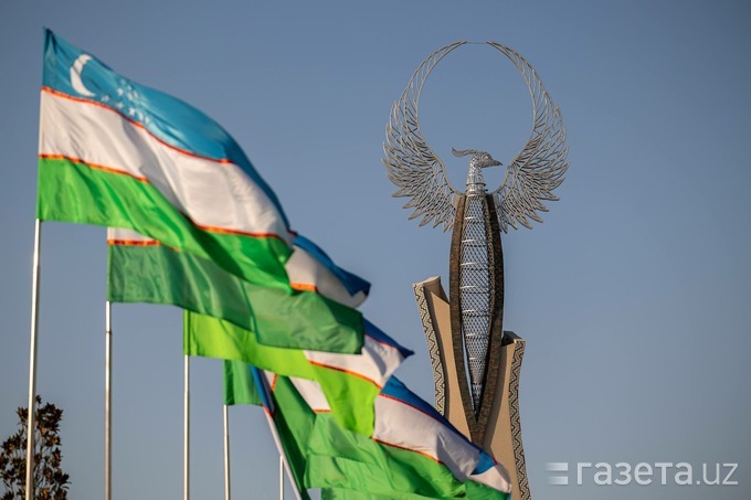 Сенат байроқдан фойдаланиш имкониятларини кенгайтирувчи қонунни маъқуллади