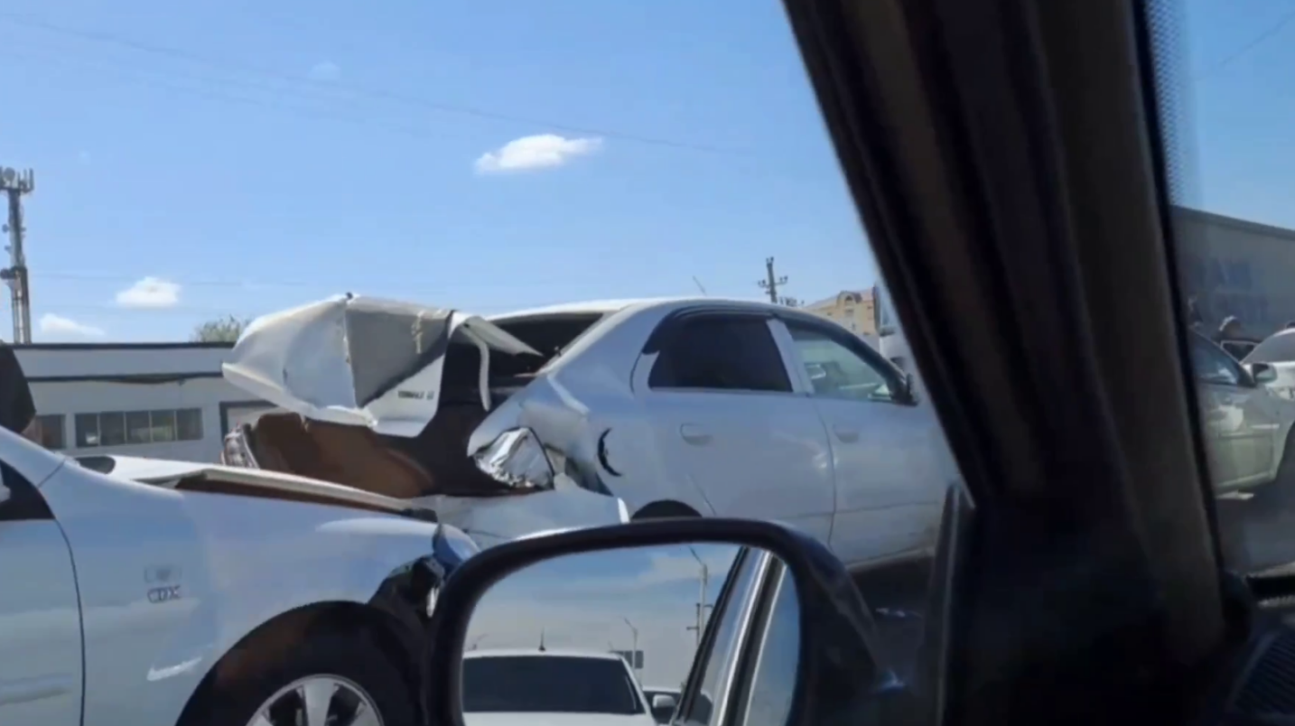 Сирдарёда 5 та автомобиль иштирокида ЙТҲ содир бўлди — видео
