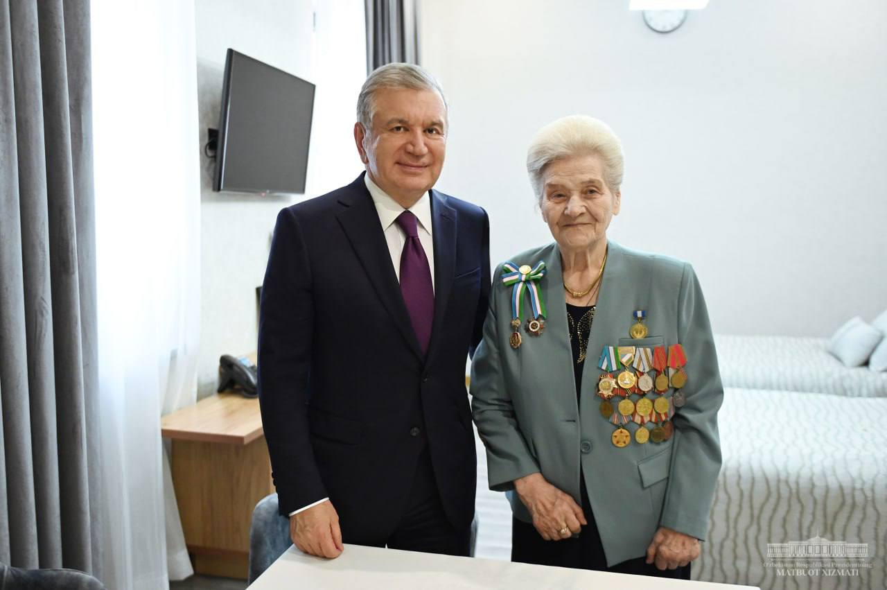 Президент Тошкентдаги уруш фахрийларини зиёрат қилди — фото