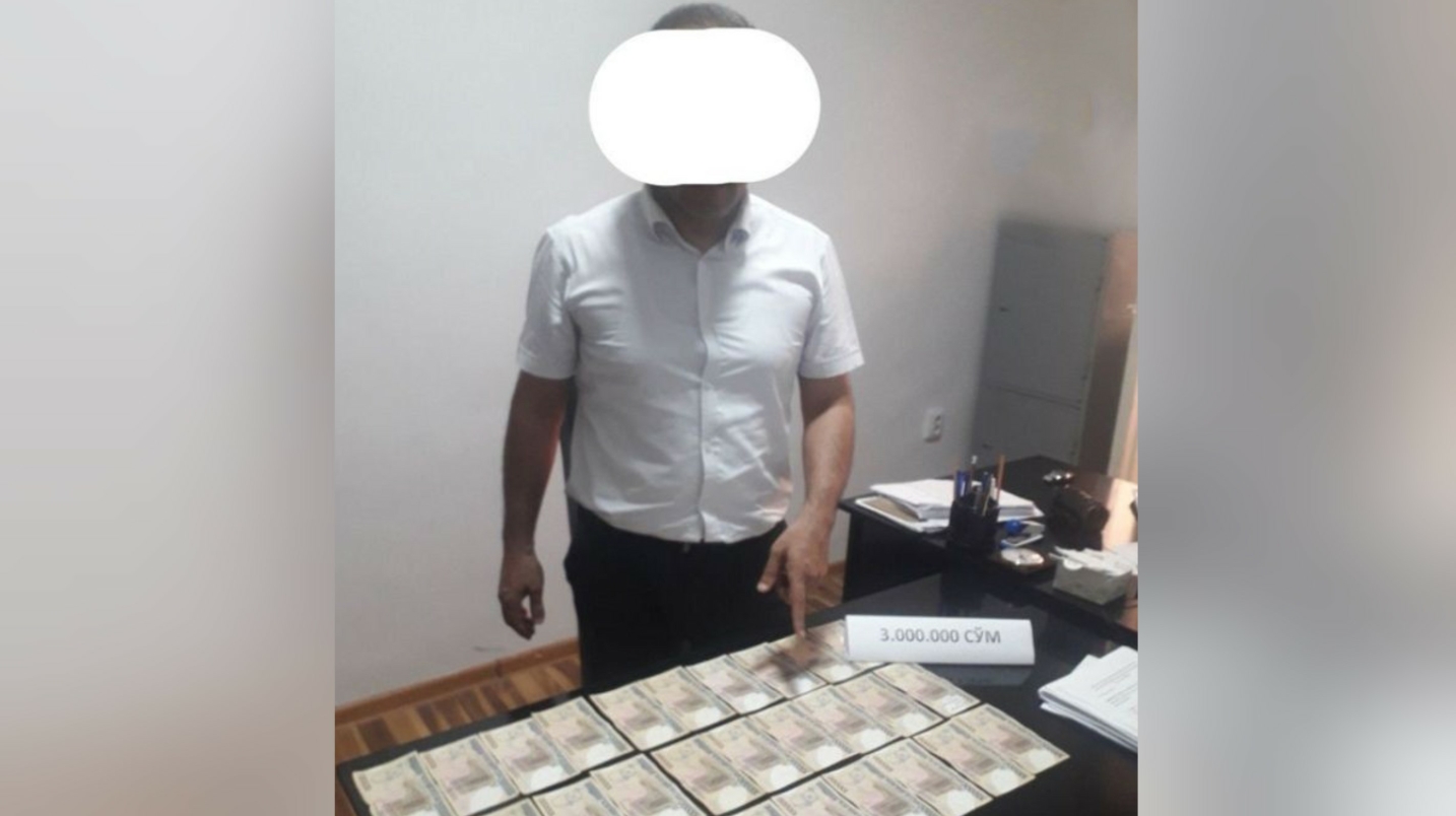 Қашқадарёда ҳокимлик раҳбар котиби пора билан ушланди