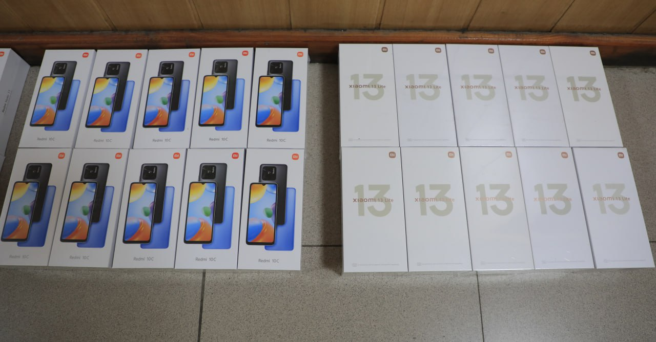 Андижонда хориждан ноқонуний олиб кирилган 20 та Iphone 14 Pro Max'ни олиб кетаётган шахс қўлга олинди