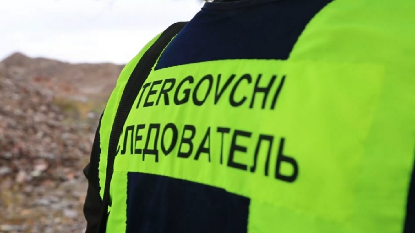 Наманганда эркак 48 ёшли қўшни аёлни чопқи билан чопиб ташлади