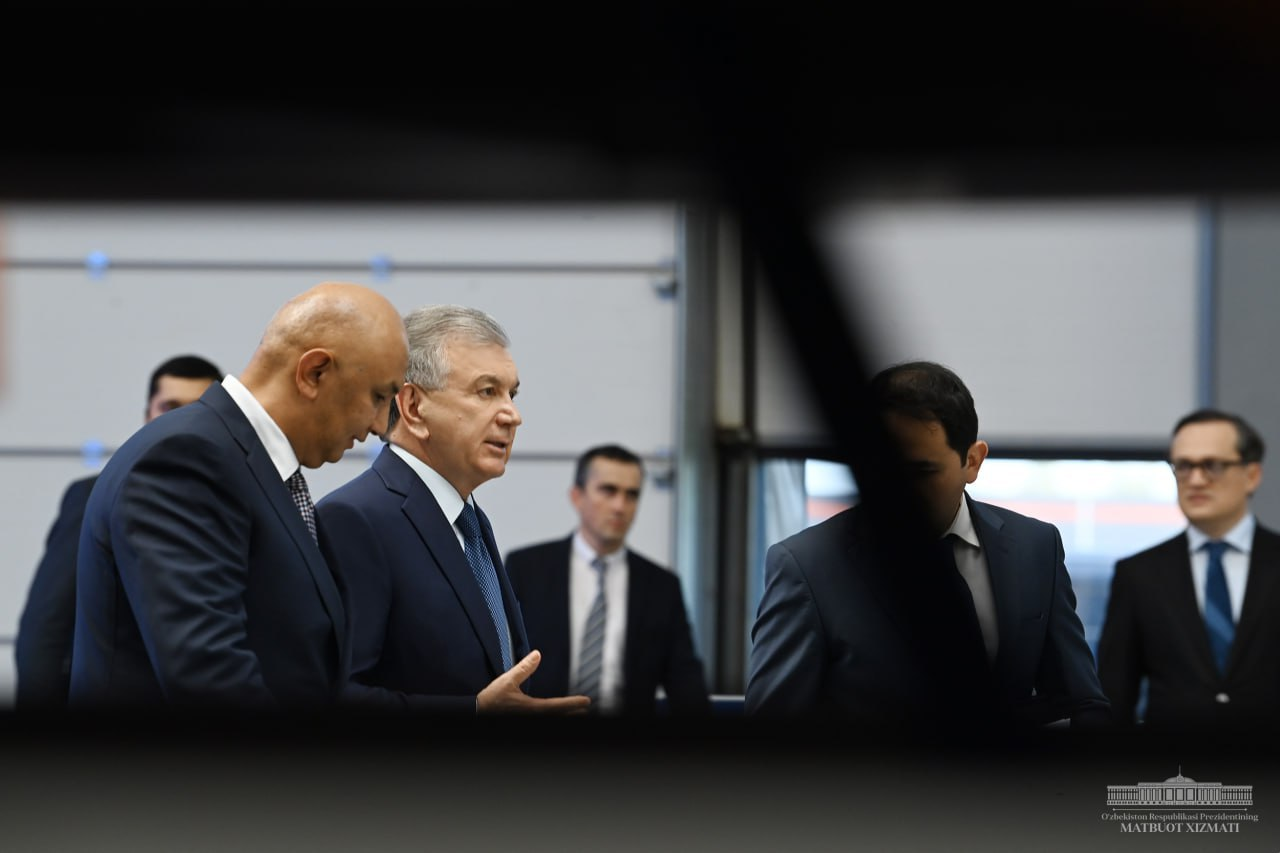 Президент Тошкентдаги алюмин профиллар ишлаб чиқарувчи корхонани бориб кўрди