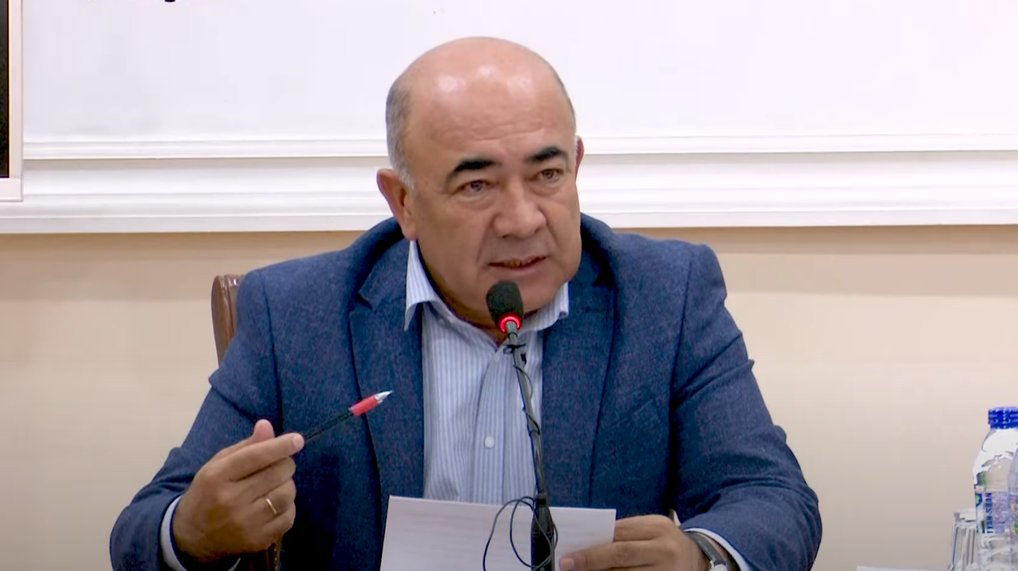 Зойир Мирзаев Қибрай тумани ҳокимлигида “тозалаш” ишларини якунлади — видео