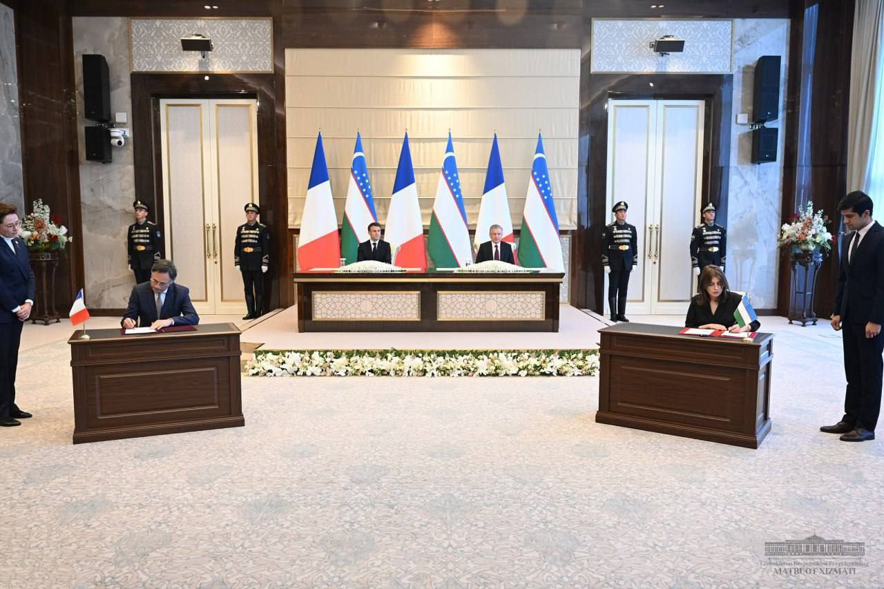 Макрон ва Мирзиёев қандай ҳужжатларга имзо қўйишди — рўйхат