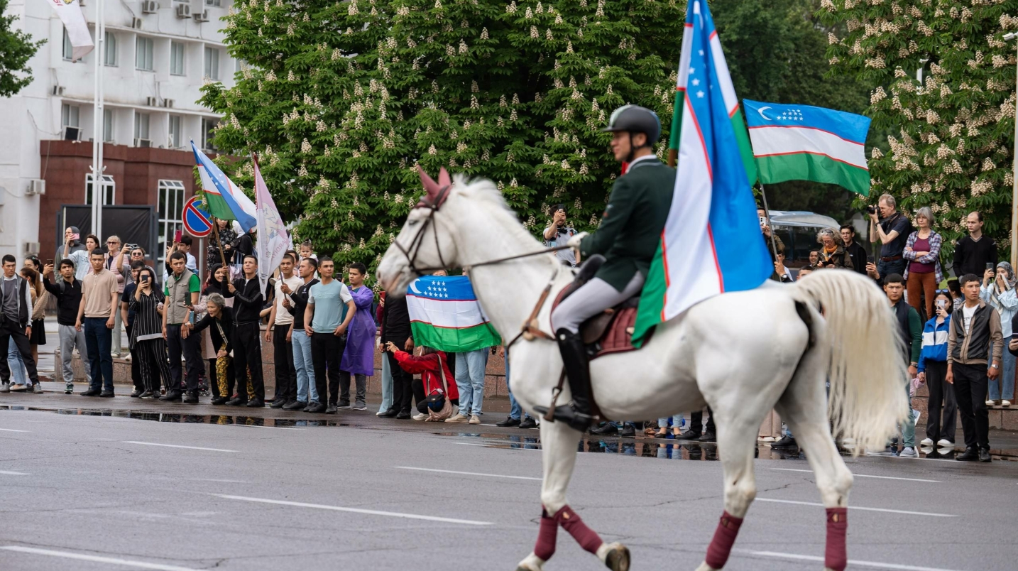 Пойтахтда Хотира ва қадрлаш куни муносабати билан отлар паради ўтказилди - фоторепортаж