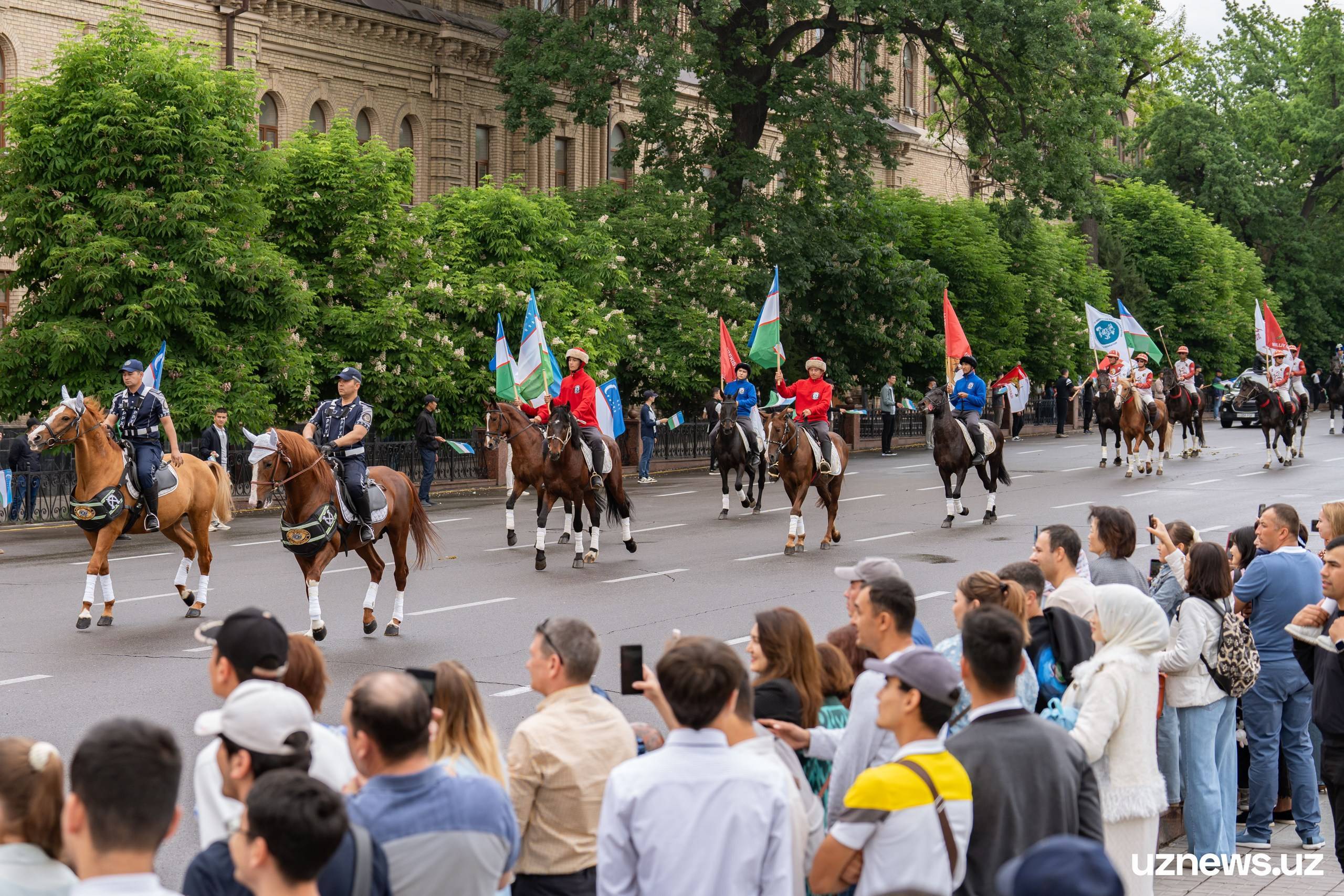 Пойтахтда Хотира ва қадрлаш куни муносабати билан отлар паради ўтказилди — фоторепортаж