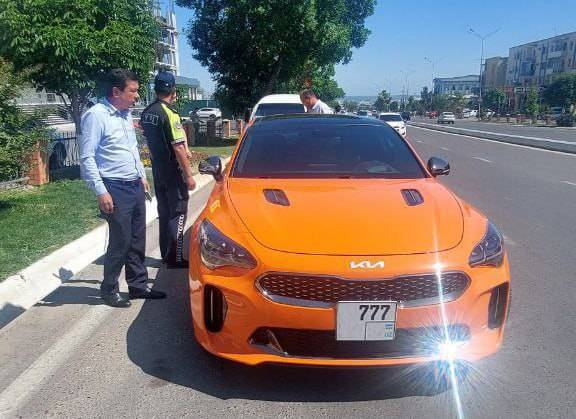 Наманганда МИБ кредитни тўламаган шахснинг 777 рақамли KIA Stinger’ни тортиб қўйди