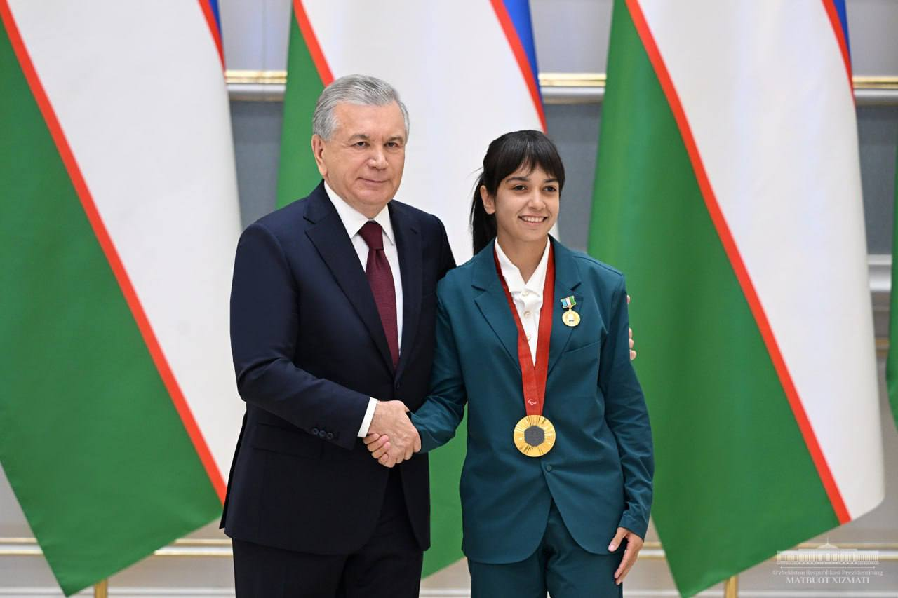 Президент Паралимпия ўйинларида юксак натижа қайд этган спортчи ва мураббийларнинг бир гуруҳини фахрий унвон, орден ва медаллар билан тақдирлади