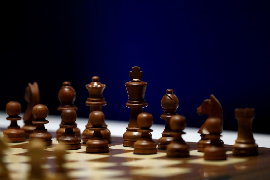 FIDE Россия шахмат федерациясини вақтинчалик сафдан чиқариш ҳақидаги қарорини бекор қилди