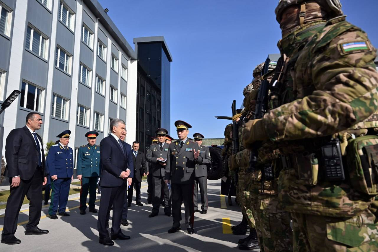 Президентга Ўзбекистон ҳарбий маҳсулотларининг энг янги намуналари намойиш этилди — фото