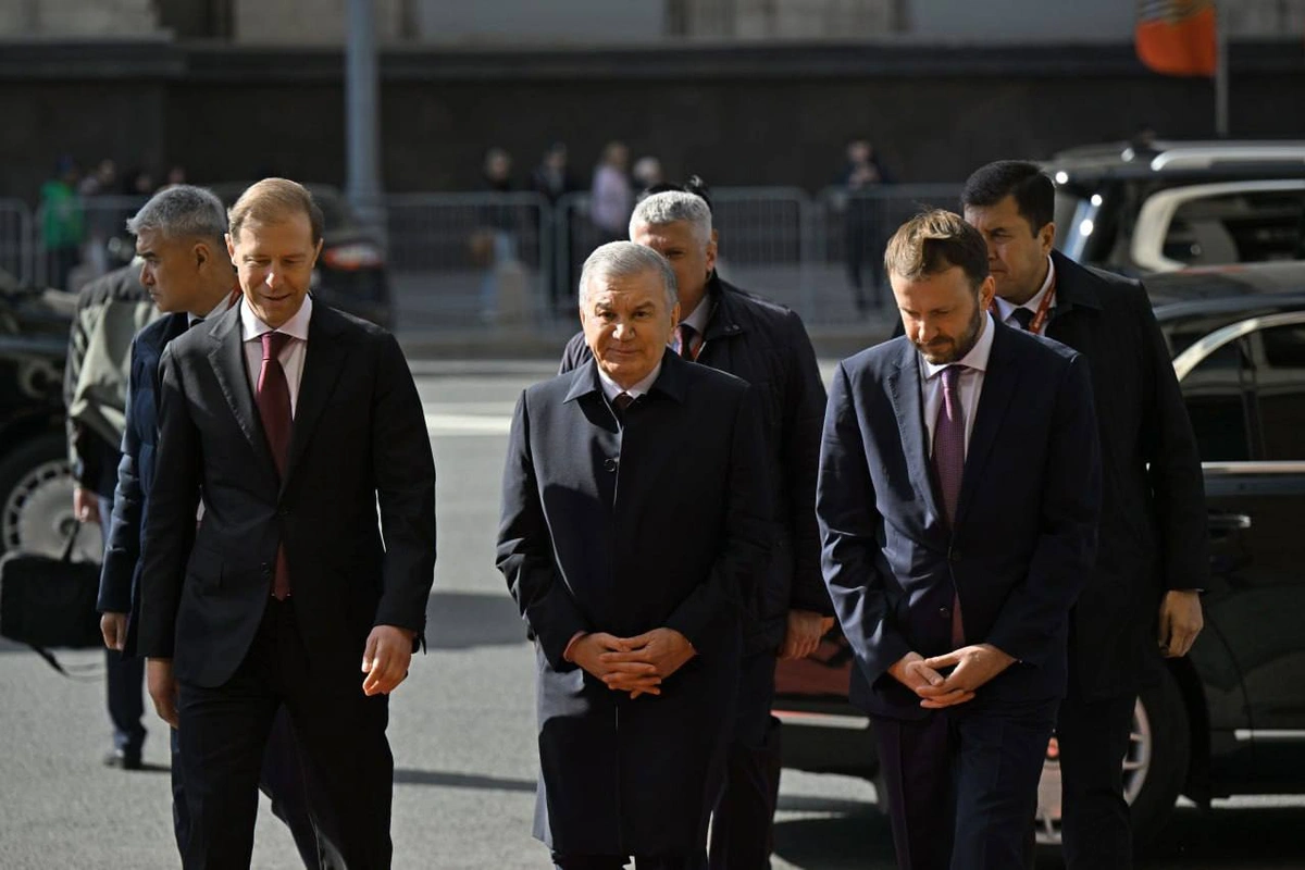 Шавкат Мирзиёев Москвага етиб борди