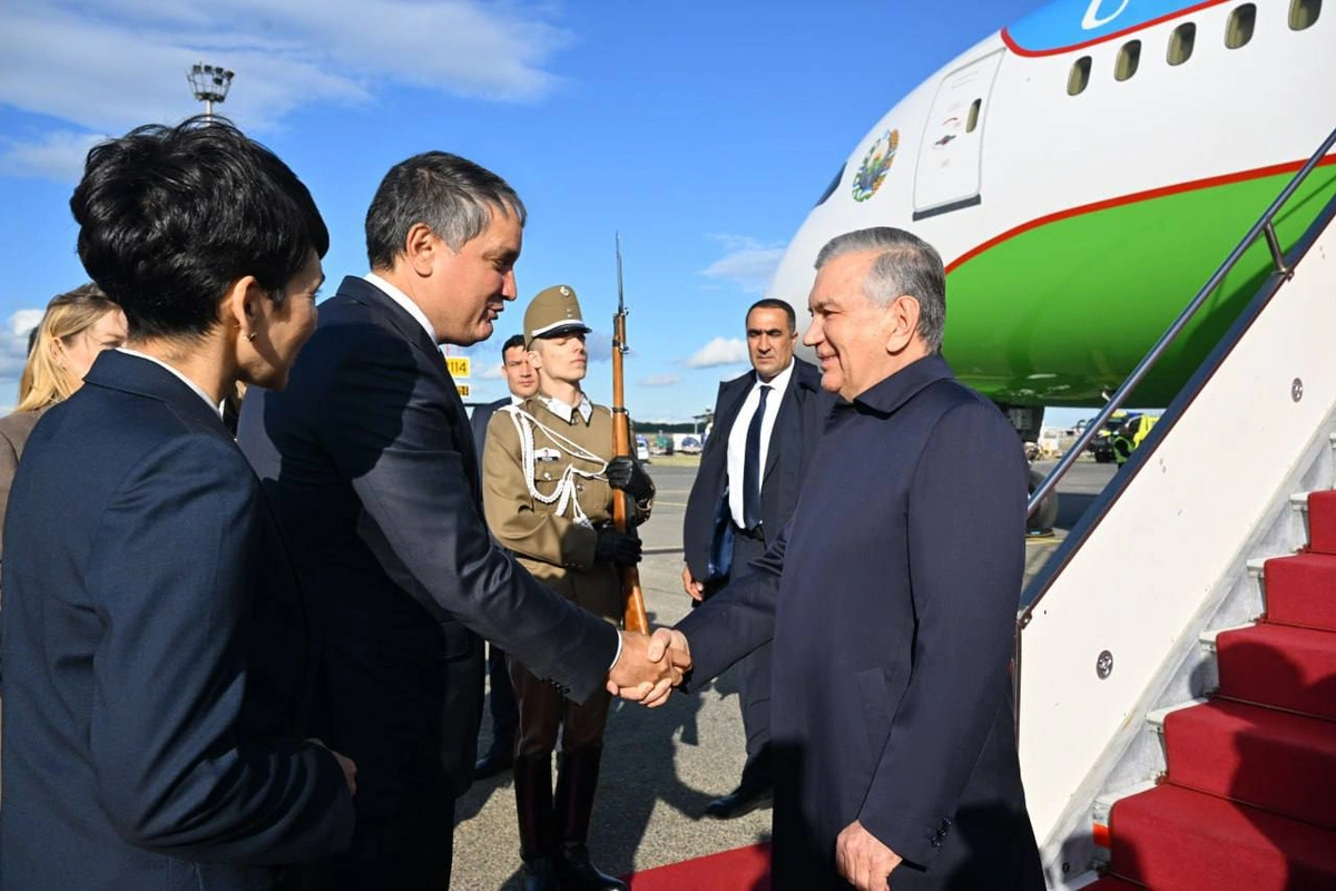 Шавкат Мирзиёев Венгрияга етиб борди