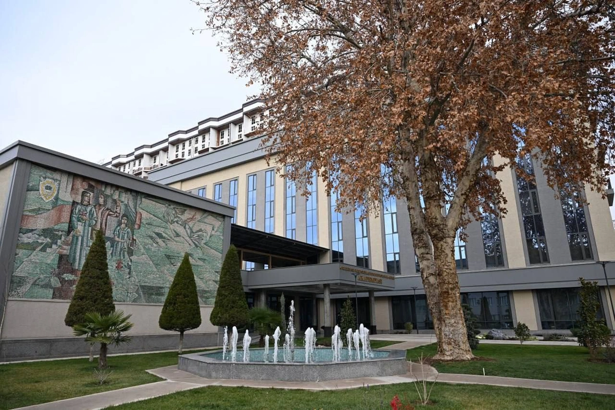 Президент Ҳуқуқни муҳофаза қилиш академиясини бориб кўрди. Унинг киберлабораторияси 189 та кибержиноятни ҳал қилишга ёрдам берган