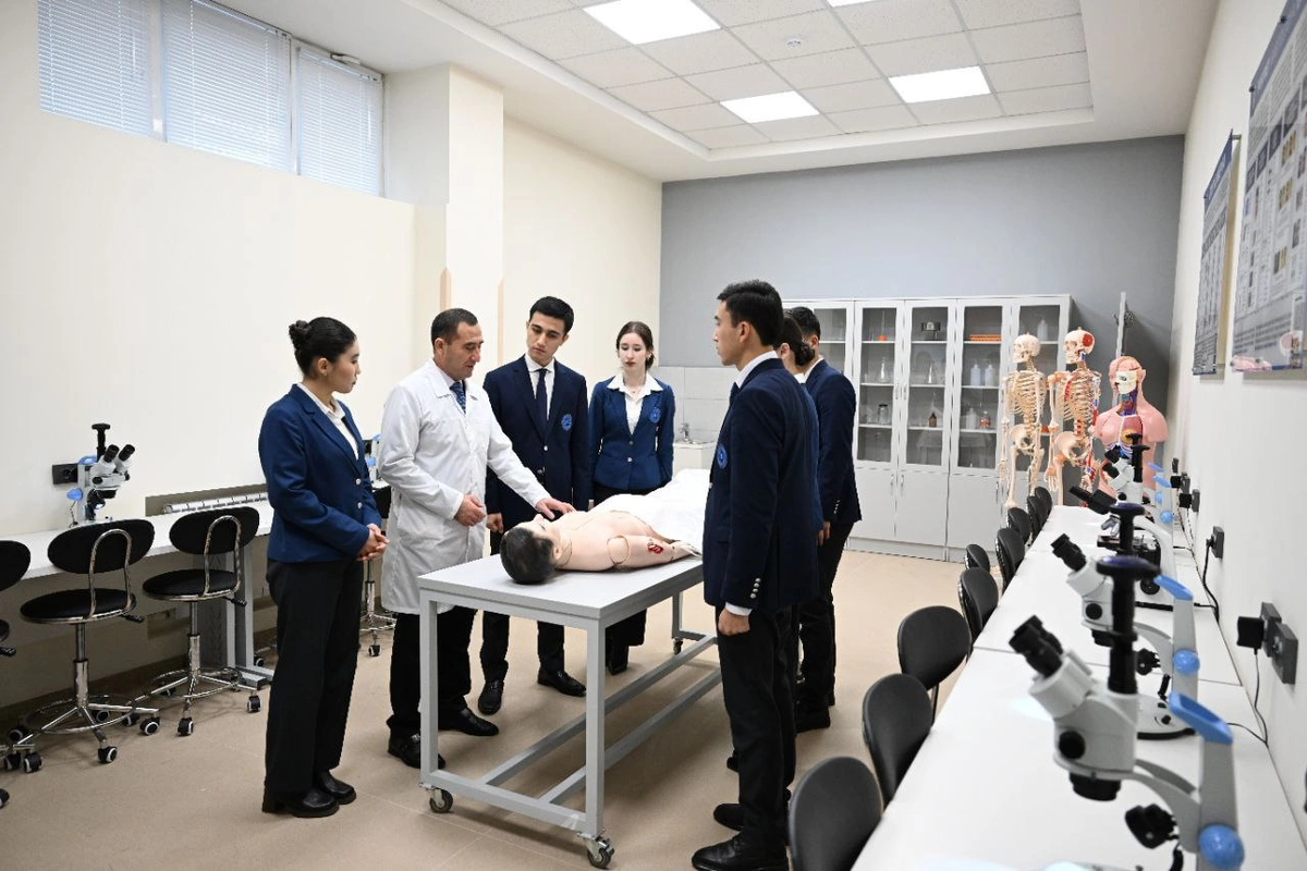 Президент Ҳуқуқни муҳофаза қилиш академиясини бориб кўрди. Унинг киберлабораторияси 189 та кибержиноятни ҳал қилишга ёрдам берган