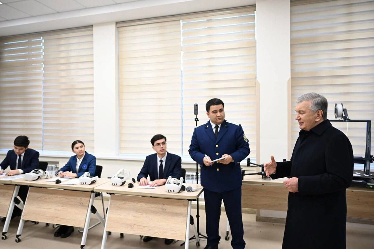 Президент Ҳуқуқни муҳофаза қилиш академиясини бориб кўрди. Унинг киберлабораторияси 189 та кибержиноятни ҳал қилишга ёрдам берган
