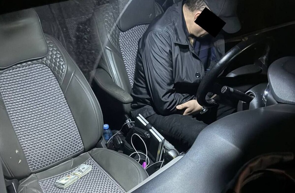 Тошкент вилоятида прокуратура ходими 9 минг долларни олиш чоғида қўлга олинди