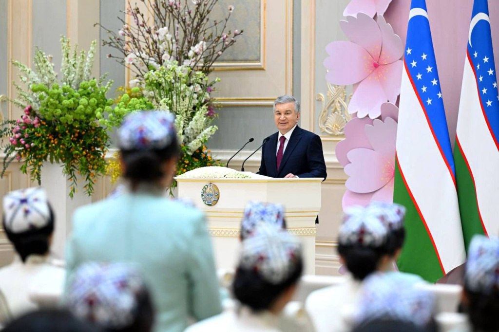 Ўзбекистонда муҳтож оилалардан бўлган қизларни ўқитиш учун грант квоталари икки бараварга оширилади