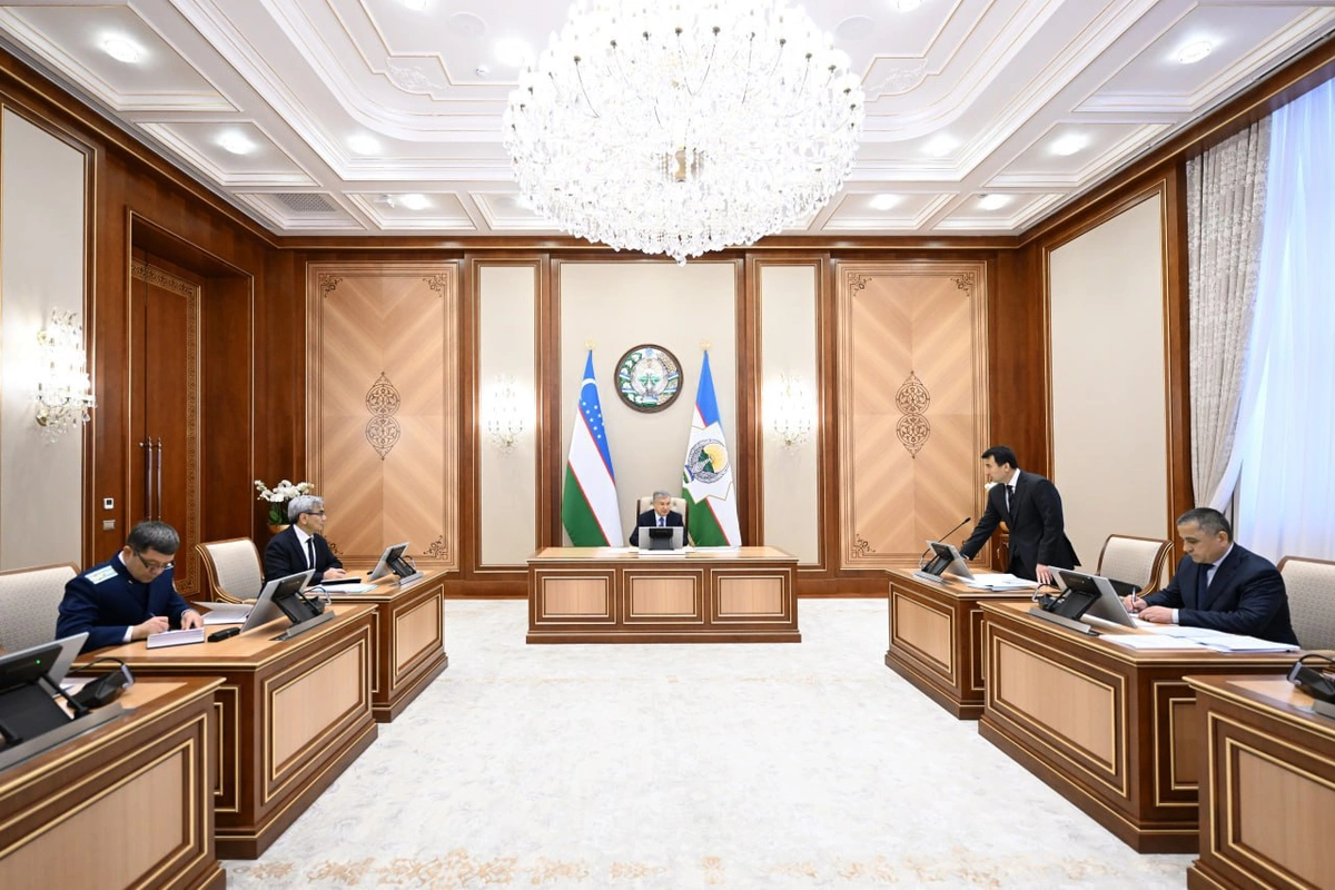 «Асоссиз чўзилишлар». Президент кимёвий лойиҳаларни кенгайтириш муддатларини танқид қилди