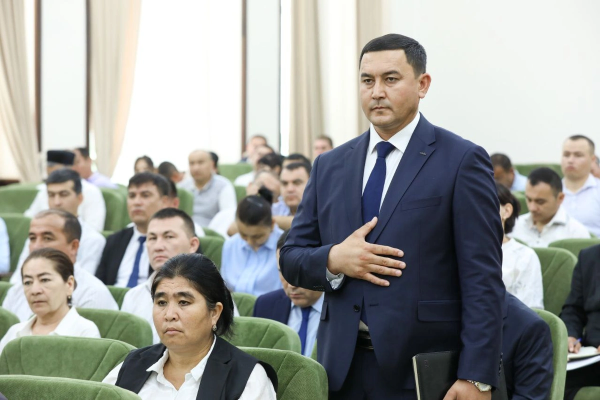«Эй, қўзичоқ, ёп». Музработ ҳокими план бажармаган фермерларни ҳақоратлаб, таҳдид қилгани айтилмоқда