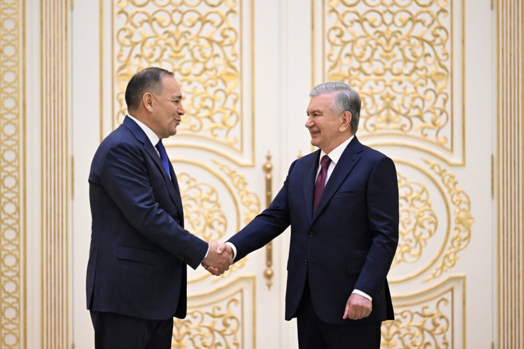 Президент Ўзбекистонга янги тайинланган тўққиз давлат элчиларининг ишонч ёрлиқларини қабул қилди Президент Ўзбекистонга янги тайинланган тўққиз давлат элчиларининг ишонч ёрлиқларини қабул қилди