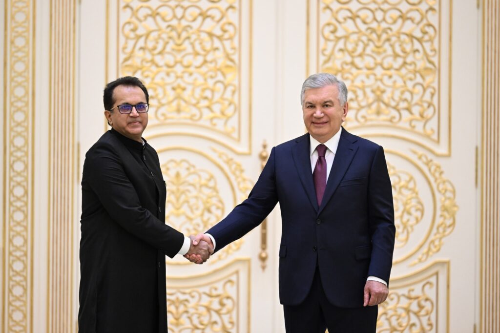 Президент Ўзбекистонга янги тайинланган тўққиз давлат элчиларининг ишонч ёрлиқларини қабул қилди Президент Ўзбекистонга янги тайинланган тўққиз давлат элчиларининг ишонч ёрлиқларини қабул қилди
